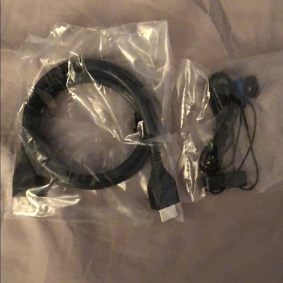 Used 500GB PlayStation 4 - Picture 3 of 4